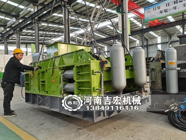 無(wú)錘頭設(shè)計(jì)對(duì)輥制砂機(jī)-砂石廠老板們的賺錢利器！