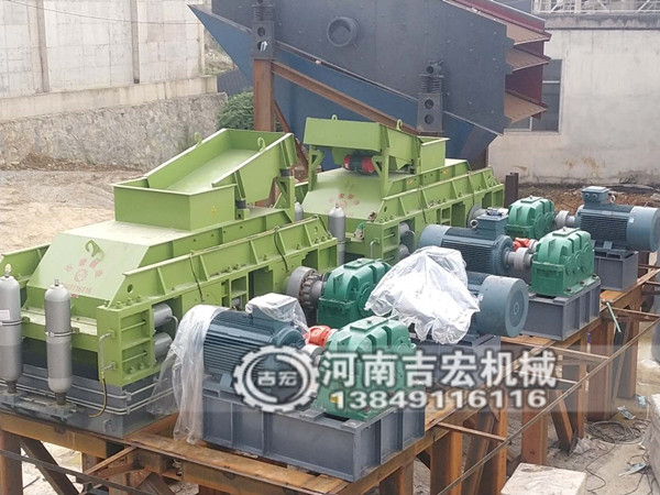 專吃12、13石子液壓對輥制砂機(jī)-砂場必備制砂設(shè)備！